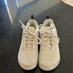 Women’s Volleyball sneakers -Nike - Size 7